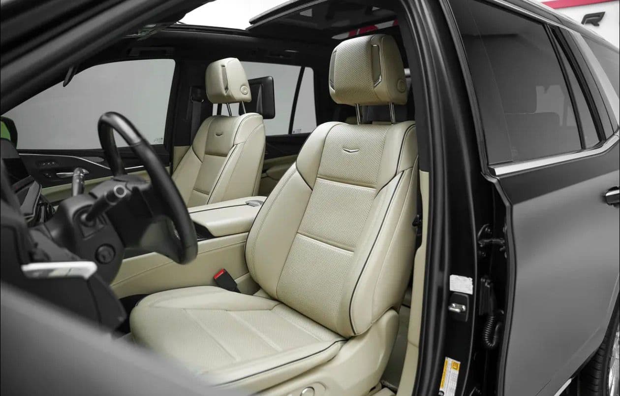 Cadillac Escalade 600 Black Edition - صورة 4