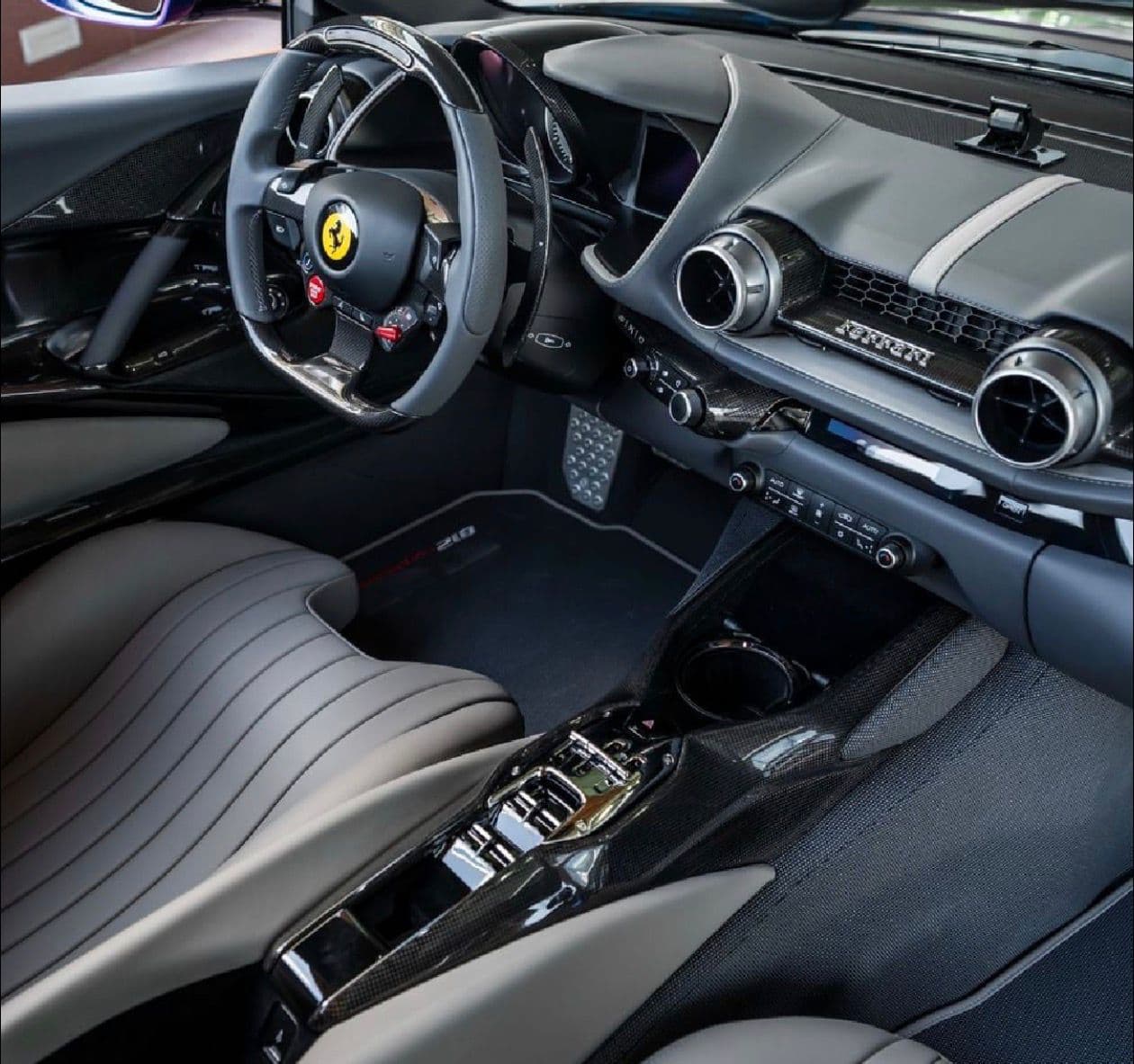 Ferrari 812 Competizione gallery image 2