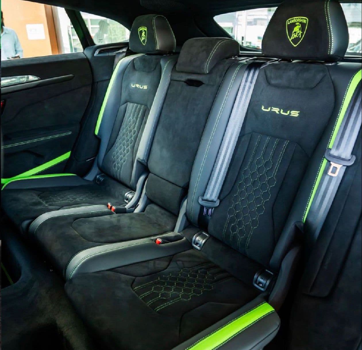 Lamborghini Urus Green 2024 gallery image 4