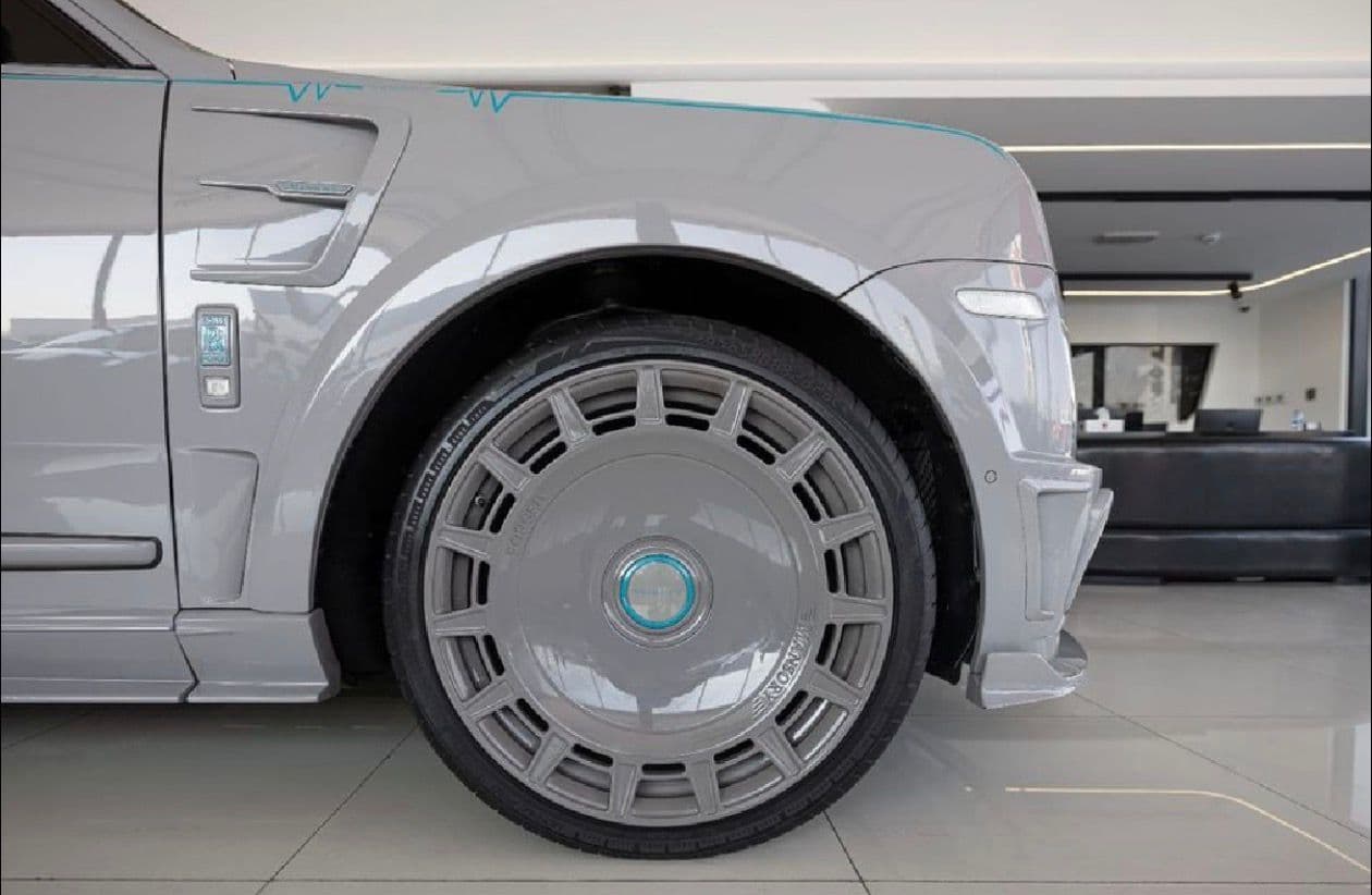 Mansory Rolls-Royce Cullinan 2023 gallery image 1