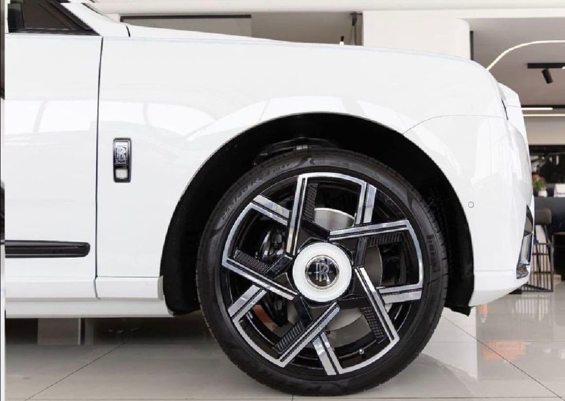 Rolls-Royce Cullinan 2026 gallery image 1