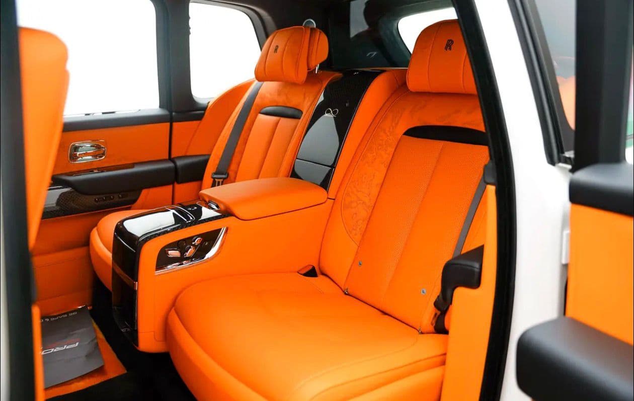 Rolls-Royce Cullinan Black Badge - صورة 3