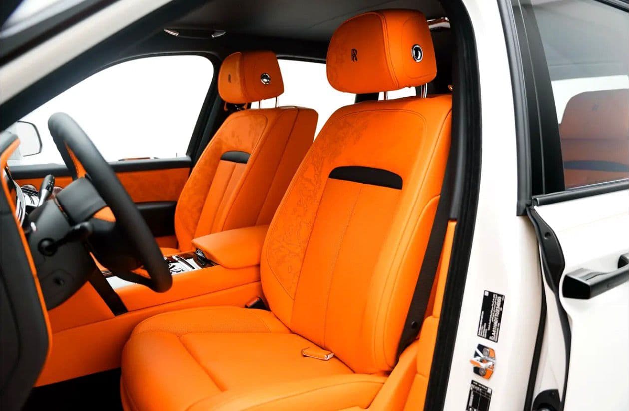 Rolls-Royce Cullinan Black Badge - صورة 6