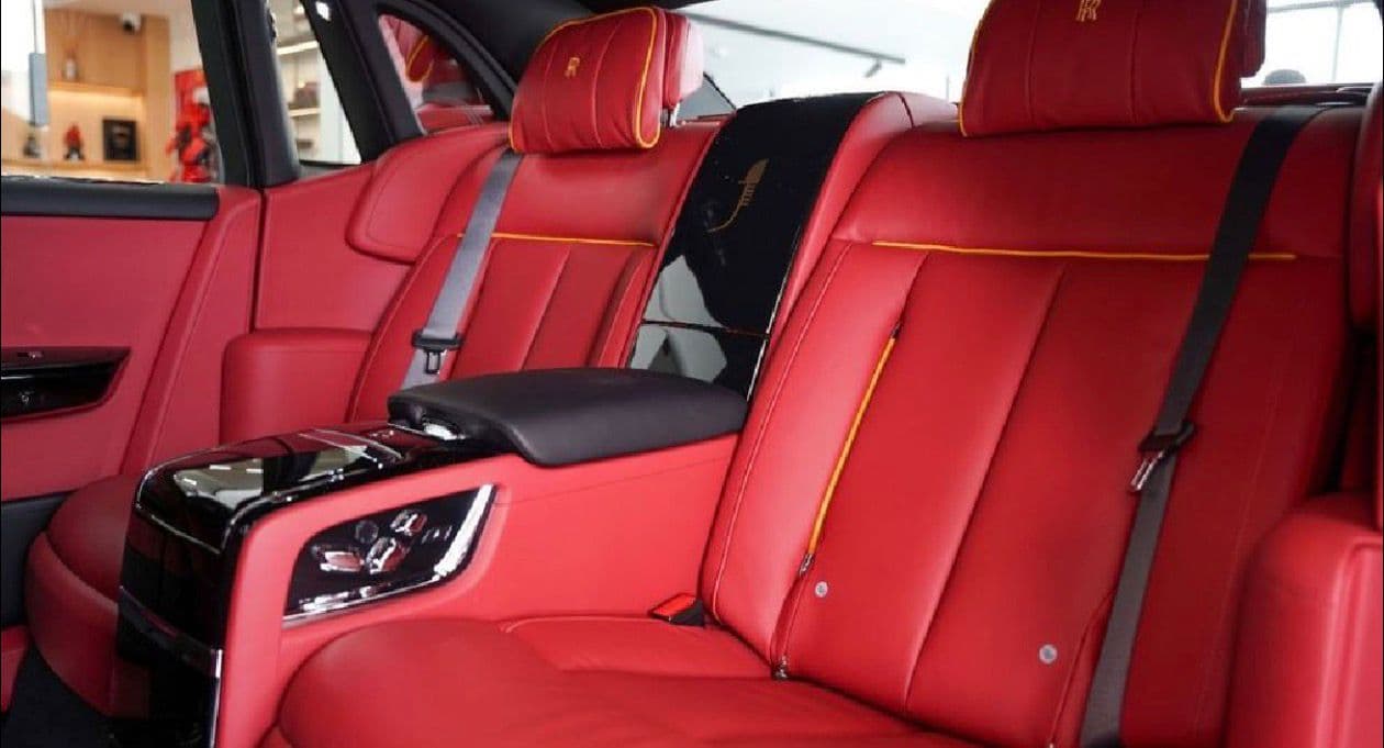 Rolls-Royce Phantom 2023 gallery image 1