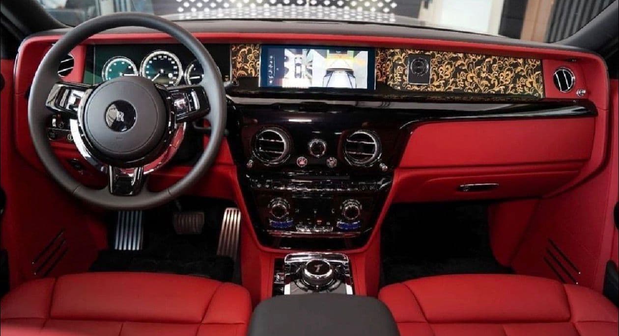 Rolls-Royce Phantom 2023 gallery image 5