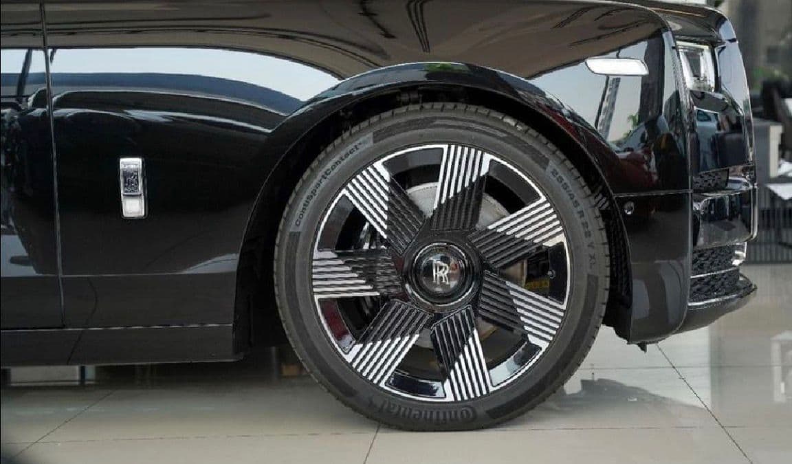 Rolls-Royce Phantom 2023 gallery image 6